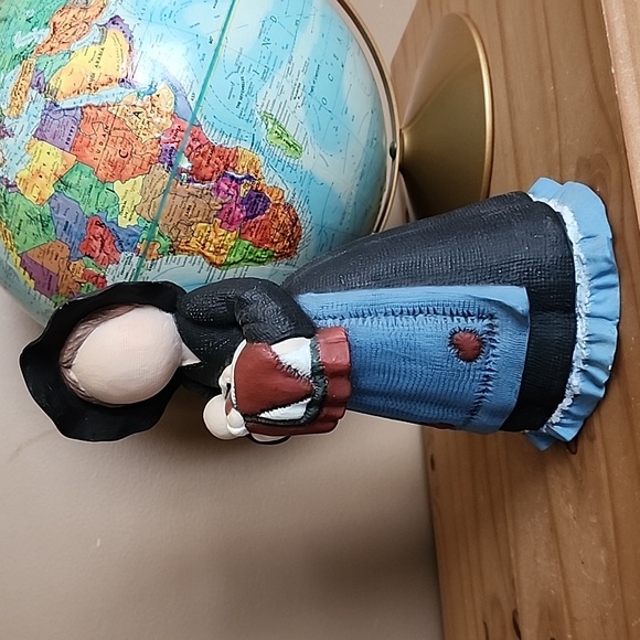 Vintage handpainted ceramic figurines mother with baby and daughter - Picture 10 of 13